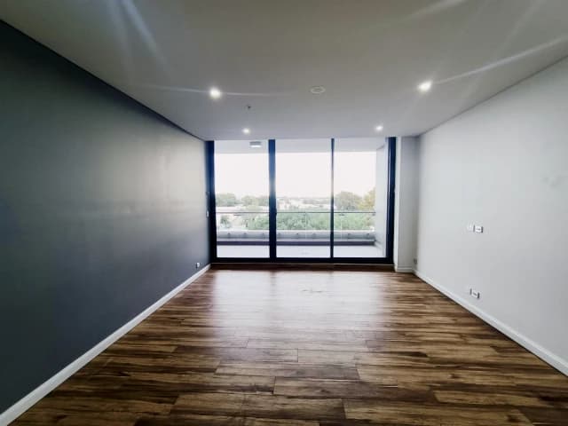 1 bed 1 bath*536