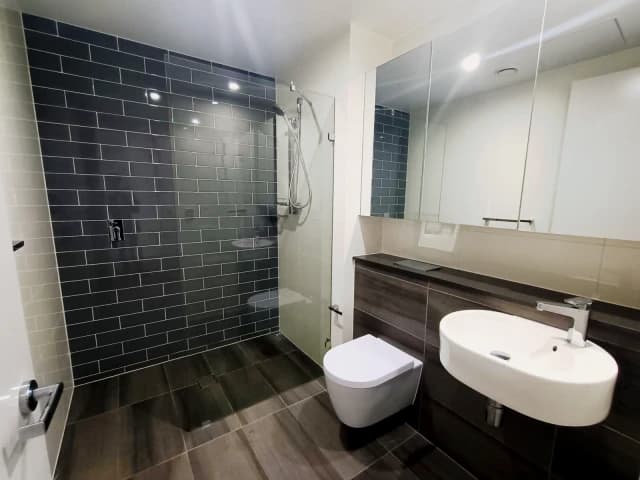 1 bed 1 bath*536