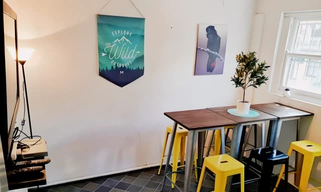 Inviting single bedroom next to Hyde Park
