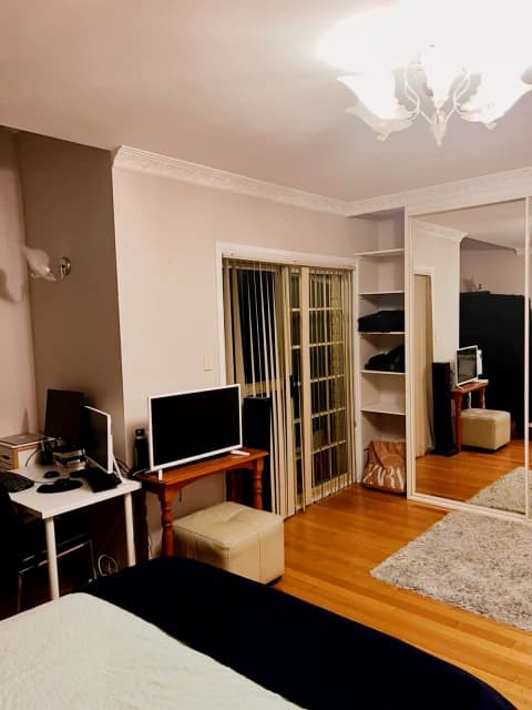 Large double ensuite bedroom in Eastlakes