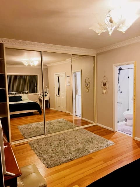 Large double ensuite bedroom in Eastlakes