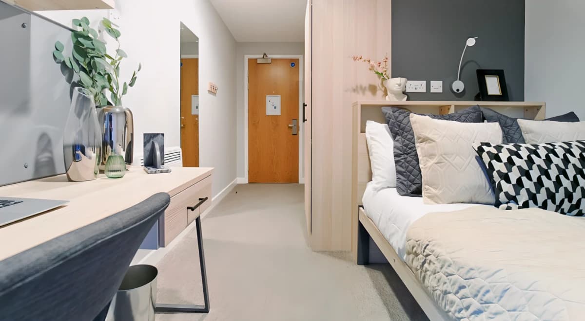 Straits Manor image