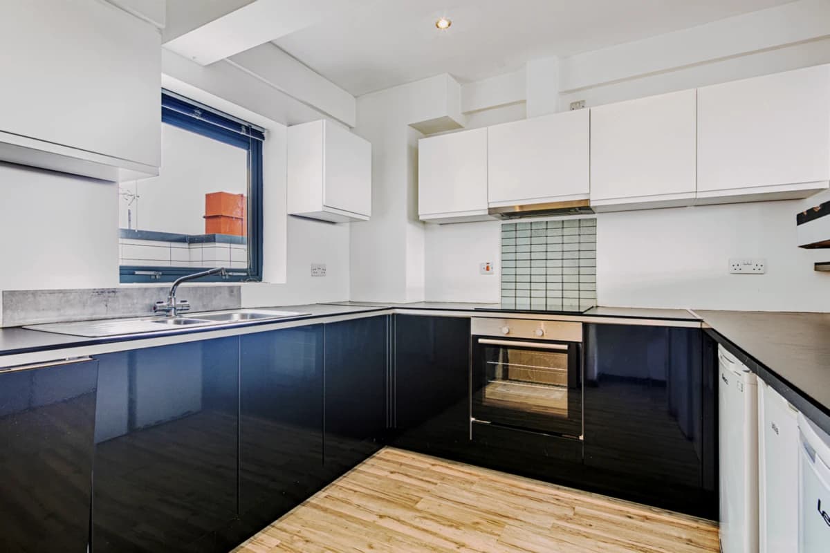 6 Bed Apartment