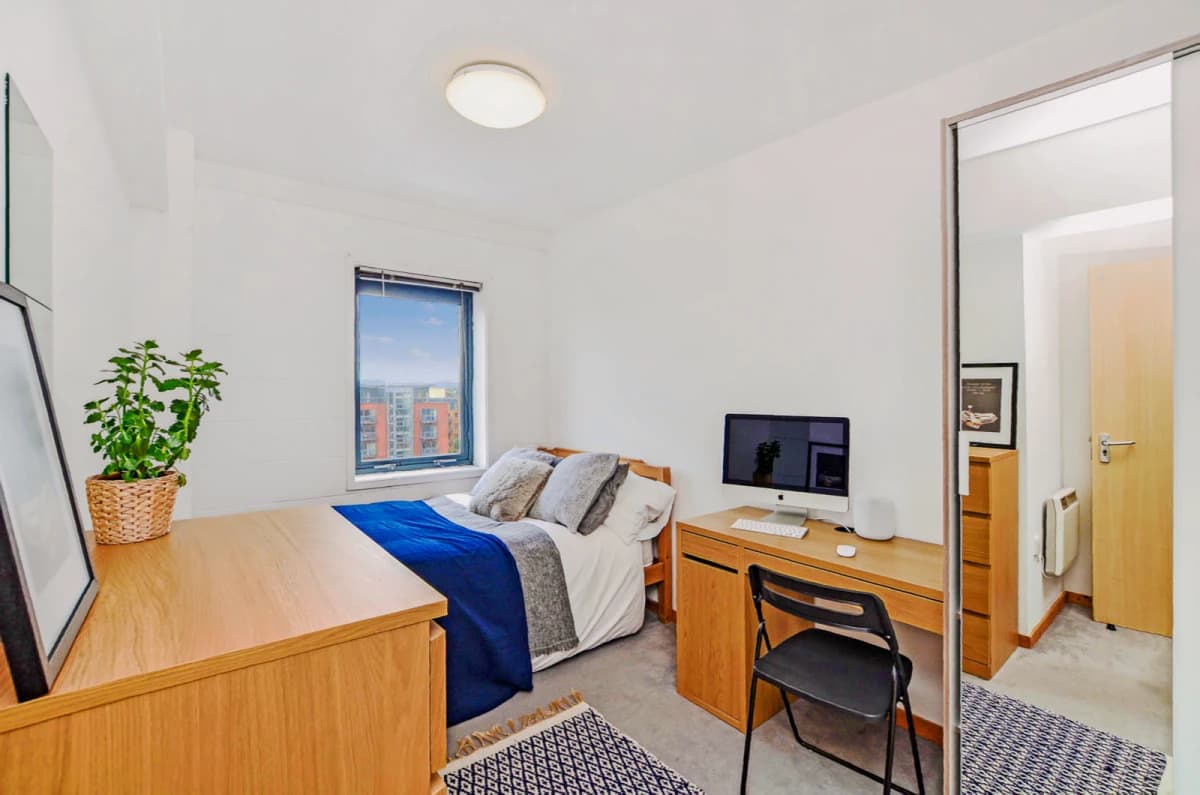 6 Bed Apartment