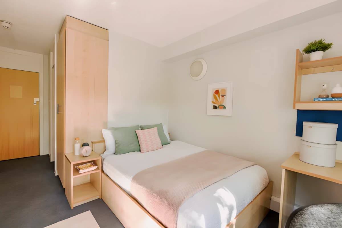 Charlotte Court image