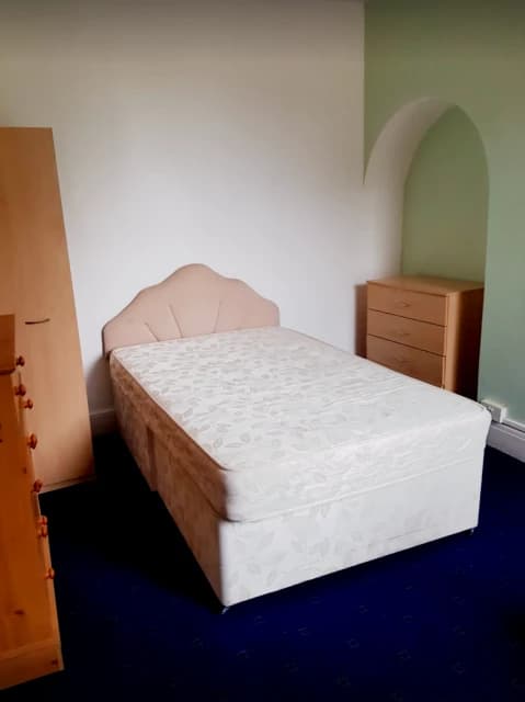 7 Bed, 1 Bath