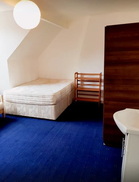 7 Bed, 1 Bath