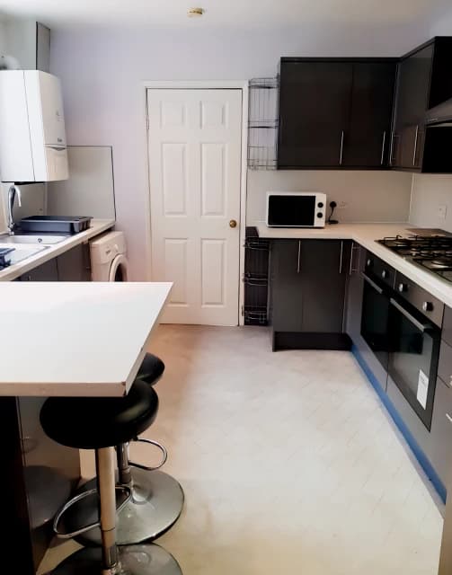 7 Bed, 1 Bath