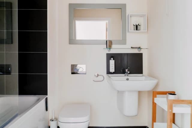 2 Bedroom, 1 Bathroom