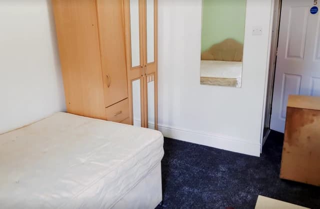7 Bedroom, 1 Bathroom