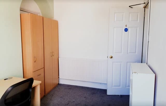 7 Bedroom, 1 Bathroom