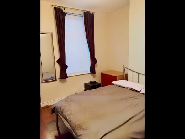 4 Bedroom, 1 Bathroom
