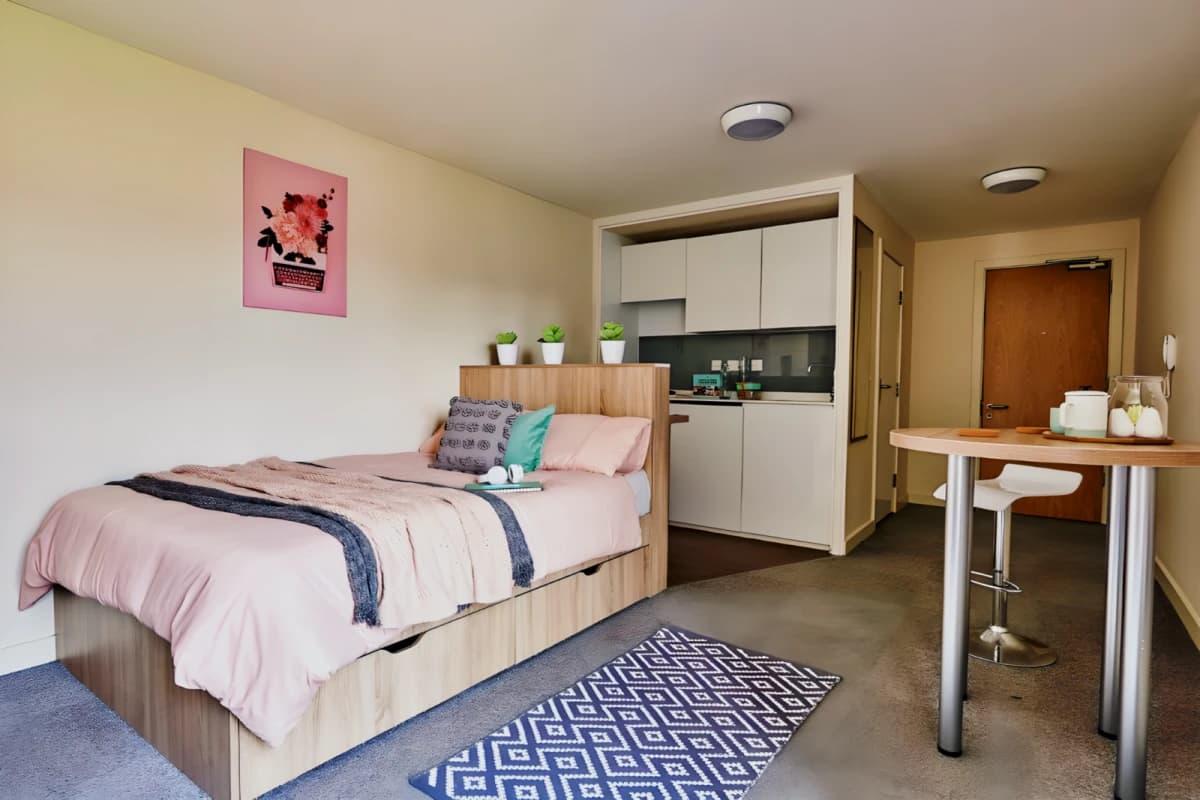 Selly Oak Court image