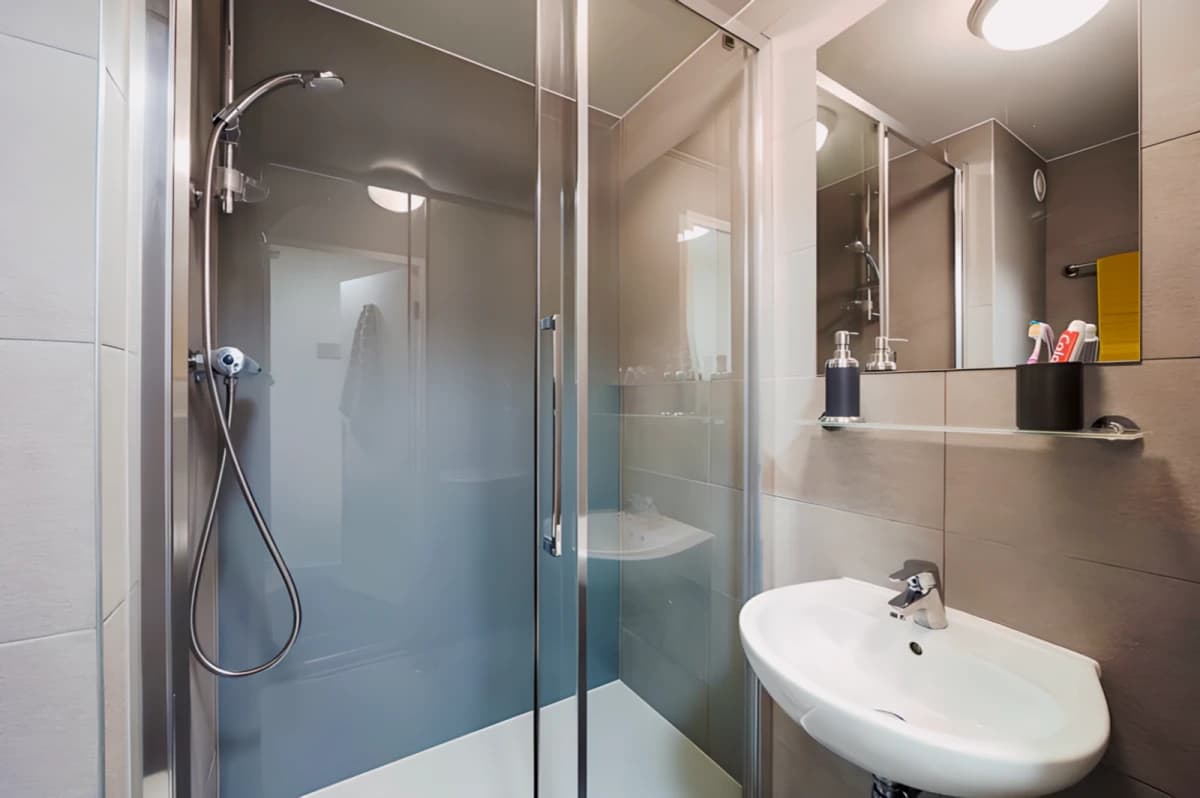 Selly Oak Court image
