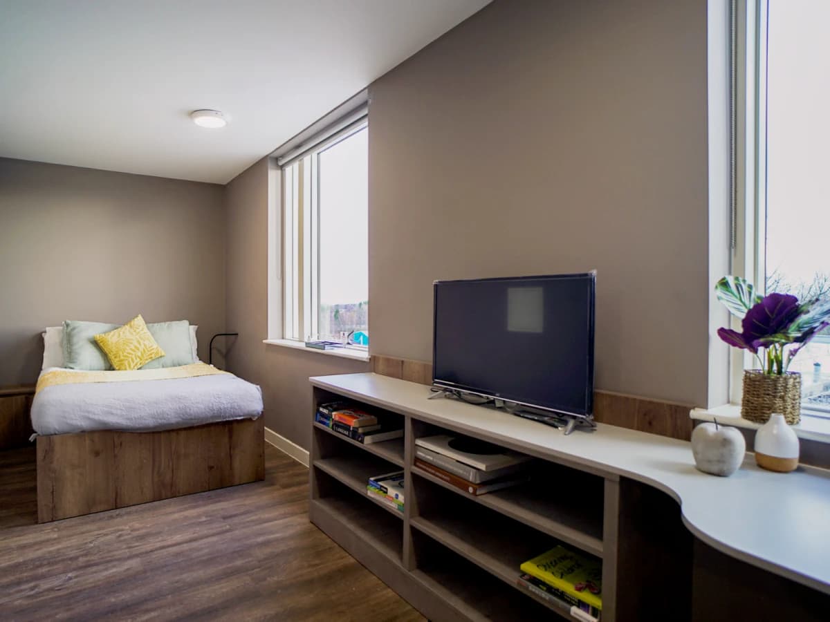 800 Bristol Road image