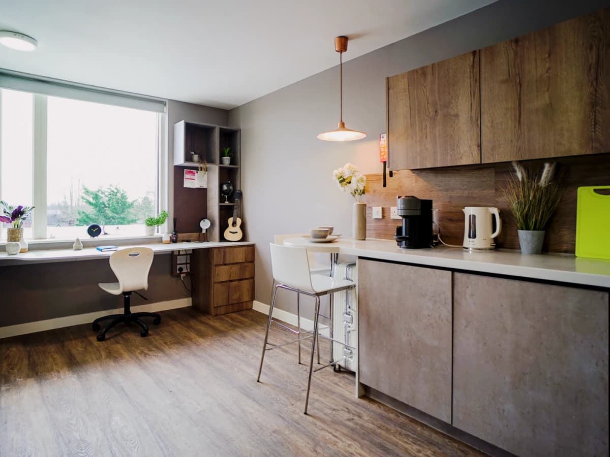 800 Bristol Road image