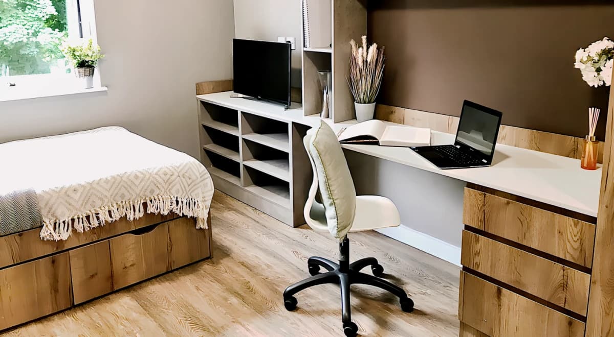 800 Bristol Road image