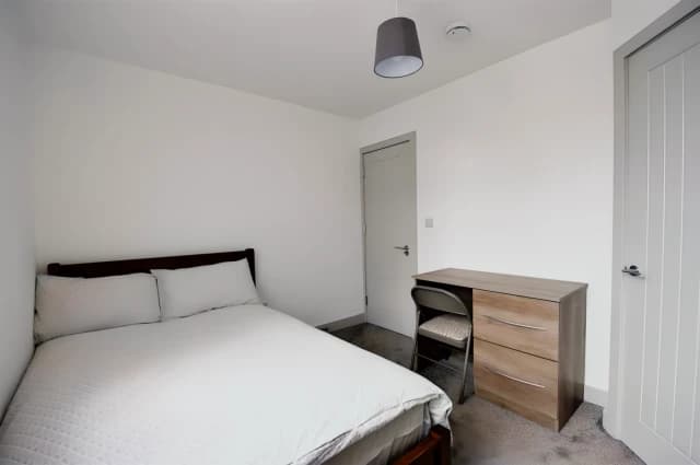 Entire Place·5B5B···27 Dartmouth Road