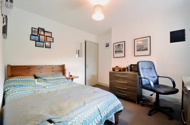 4 bedrooms 2 bathrooms