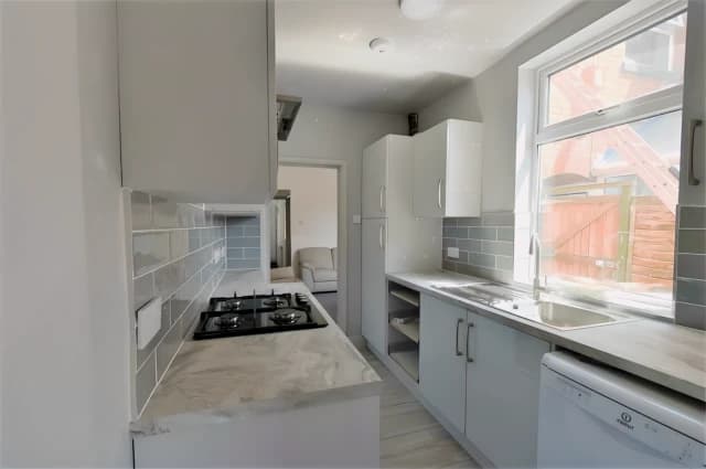 4 bedrooms 2 bathrooms