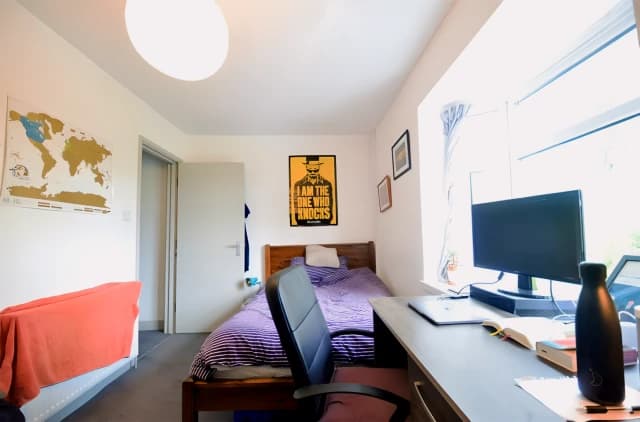 4 bedrooms 2 bathrooms