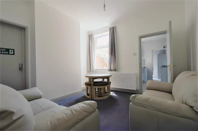 4 bedrooms 2 bathrooms
