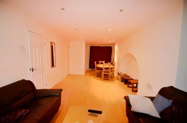 3 bedrooms 1 bathroom