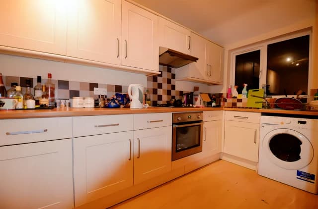 3 bedrooms 1 bathroom