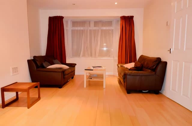 3 bedrooms 1 bathroom