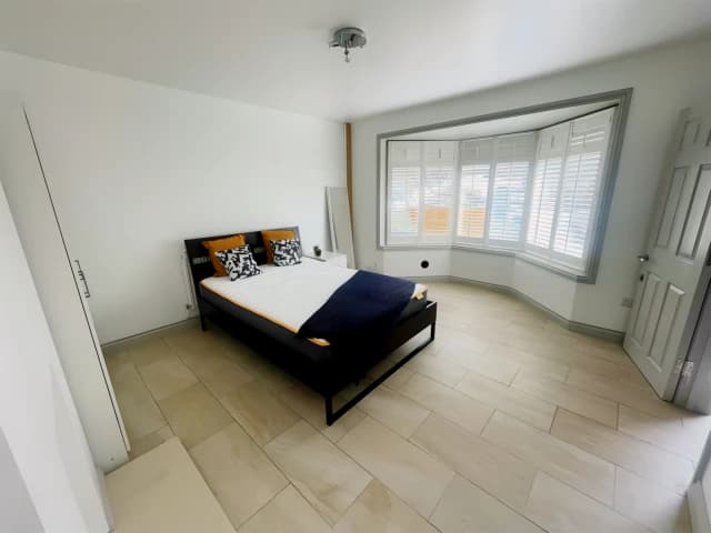 4 Bedroom, 1 Bathroom