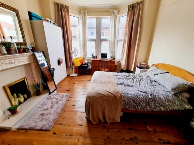 4 Bedroom, 1 Bathroom