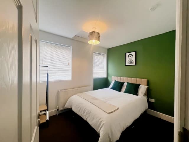 4 Bedroom, 1 Bathroom