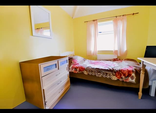 6 Bedroom, 1 Bathroom