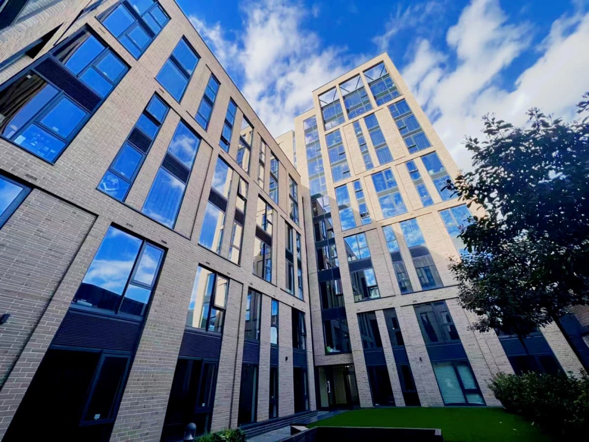 33 Parkside image 3
