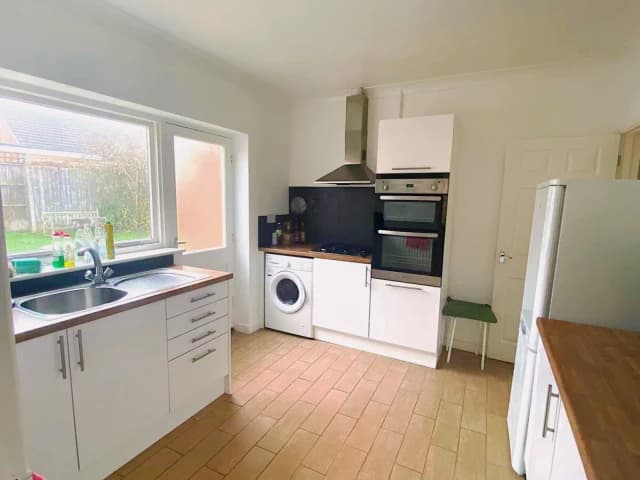 4 Evesham Walk,Cannon Park image 5