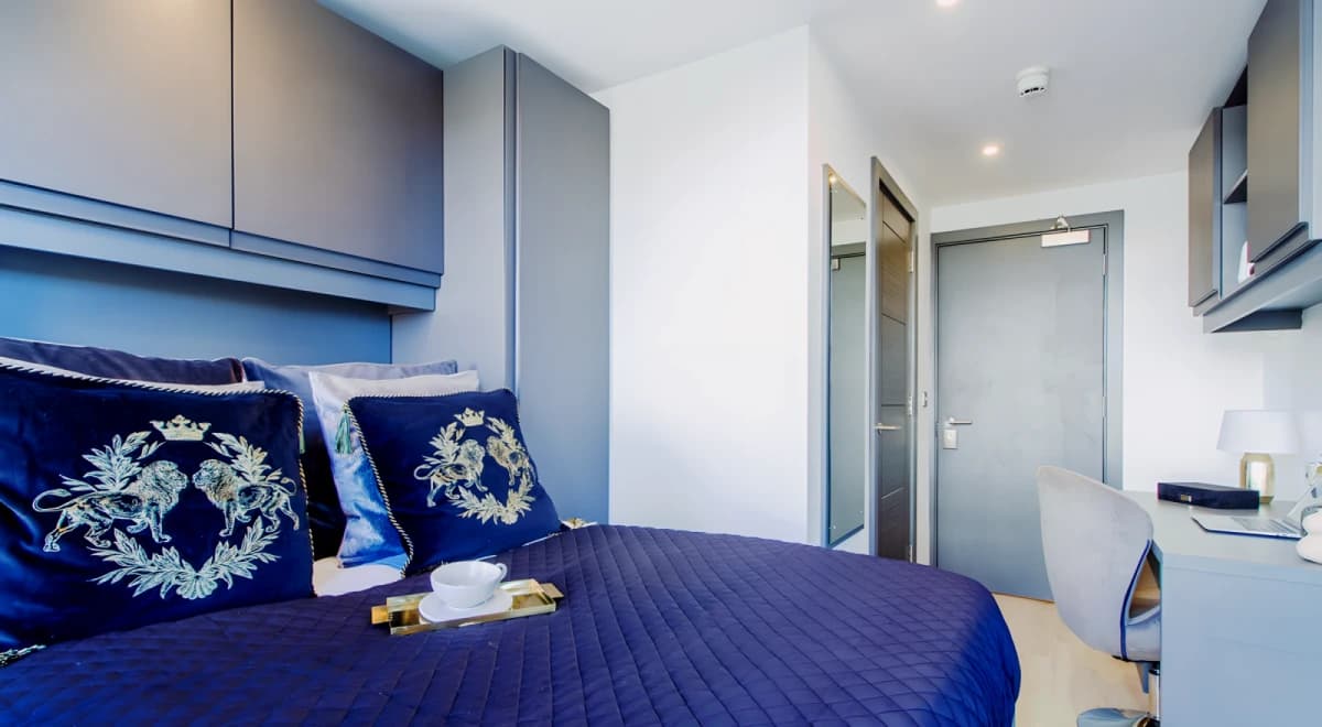33 Parkside image