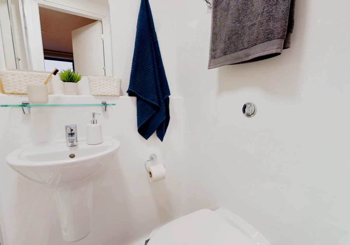 iQ Weaver Place image