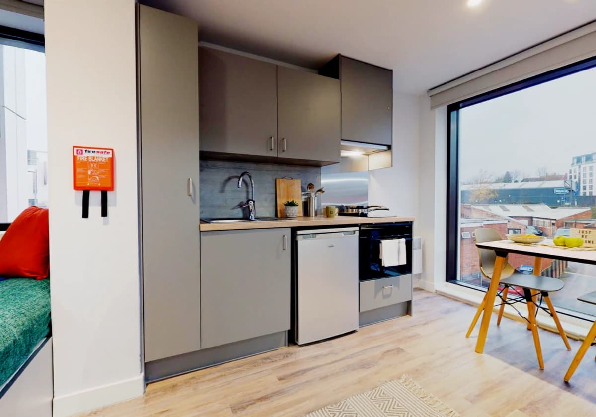 iQ Weaver Place image