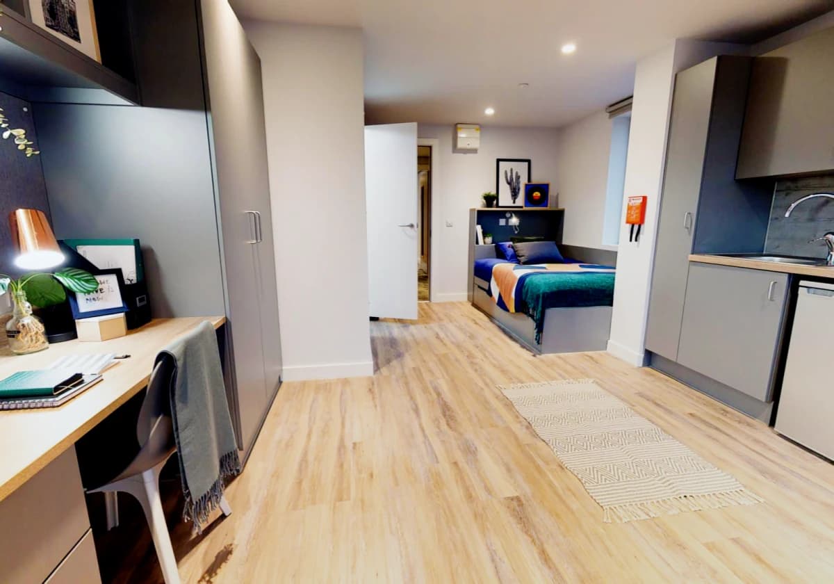 iQ Weaver Place image