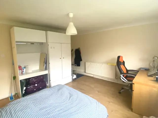 4 Evesham Walk,Cannon Park