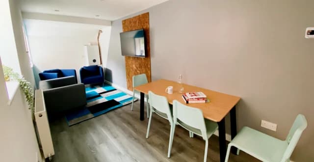 6 Bedroom