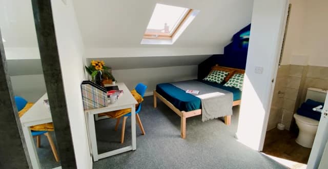 6 Bedroom