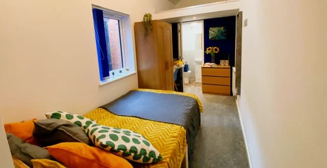 6 Bedroom
