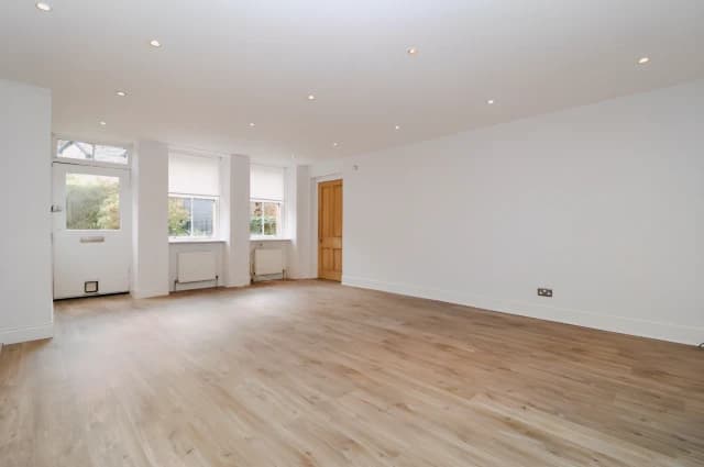 2Bedrooms, 1Bathrooms