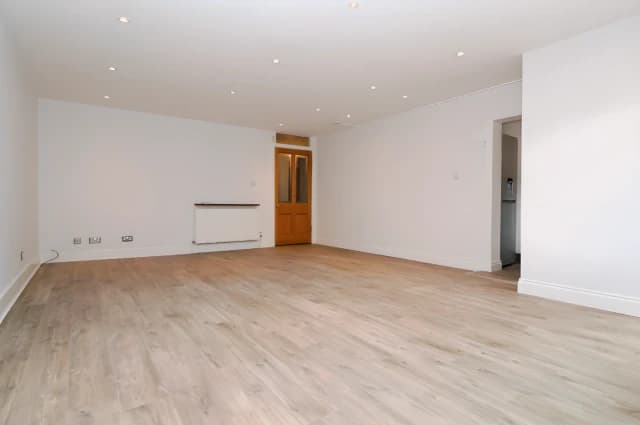 2Bedrooms, 1Bathrooms