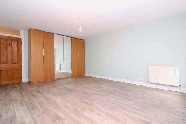 2Bedrooms, 1Bathrooms