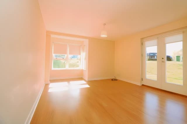 2Bedrooms, 1Bathrooms