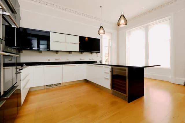 3Bedrooms, 2Bathrooms