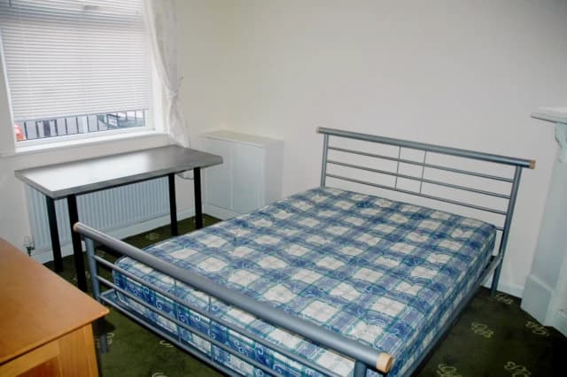 Double bedroom in 4-bedroom house near Platt Fields Park