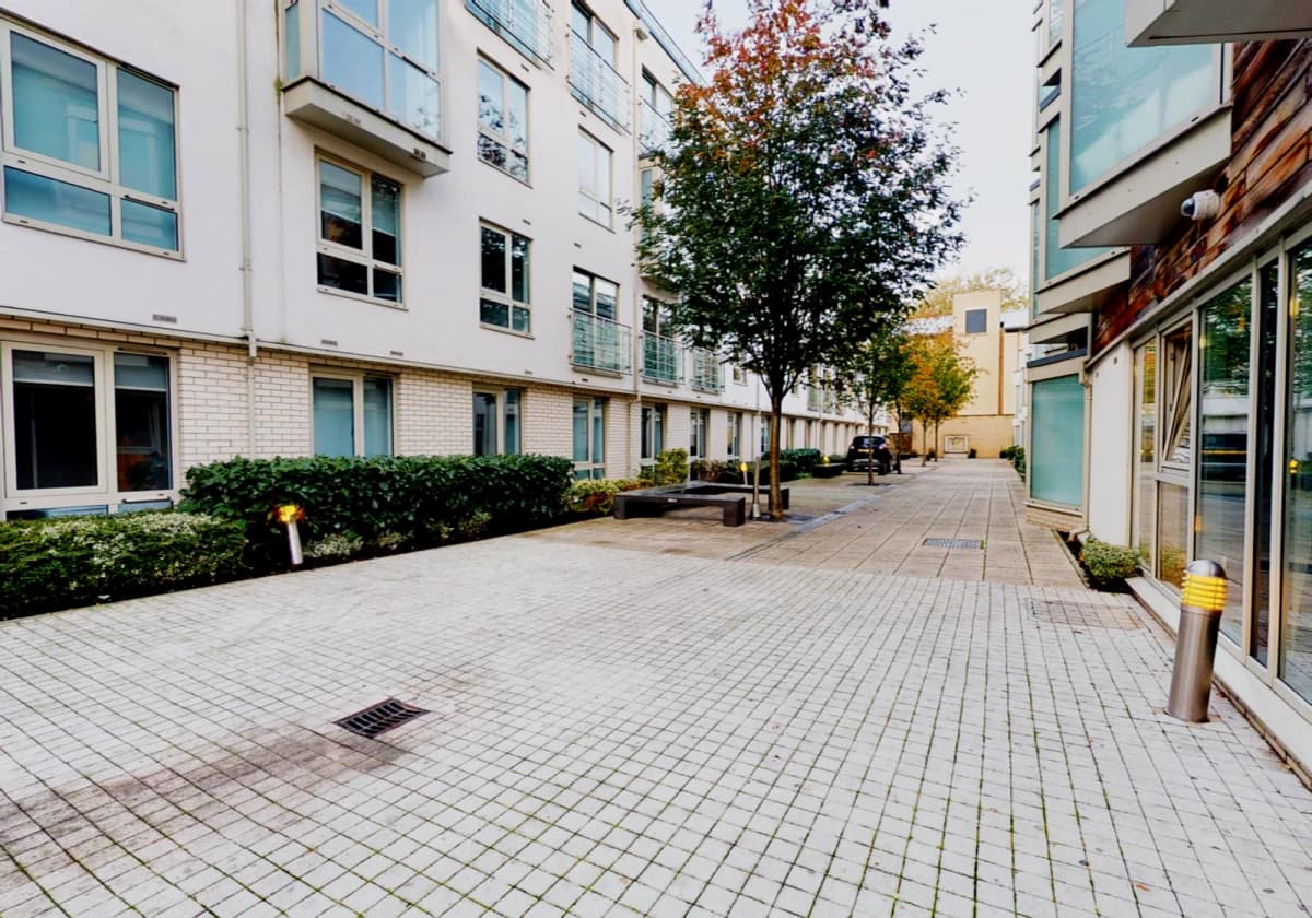 iQ Hoxton image 2